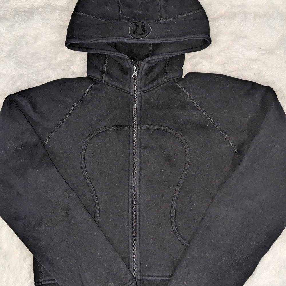 Women's Black Aritzia Hooded sweatshirt - Size Small